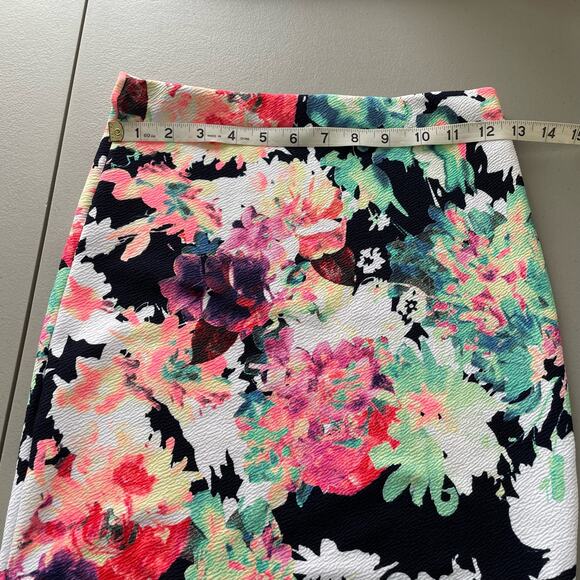 Charlotte Russe Straight Pencil Skirt Watercolor Floral Pattern Stretch Size S - Picture 10 of 10